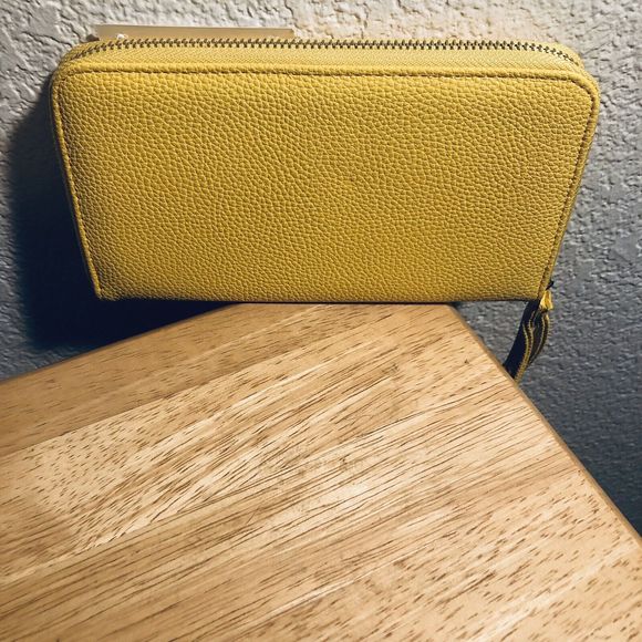 Adrienne Vittadini Studio Phone Charging RFID Wallet Wristlet Sunny Yell… - Picture 11 of 13